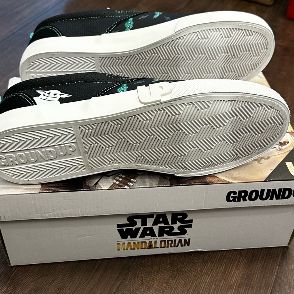 Men’s Grogu Slip-On Shoes Size:10 - Picture 4 of 14